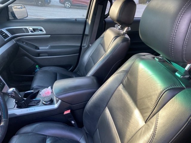 Used 2014 Ford Explorer XLT w/ Equipment Group 202A image 9