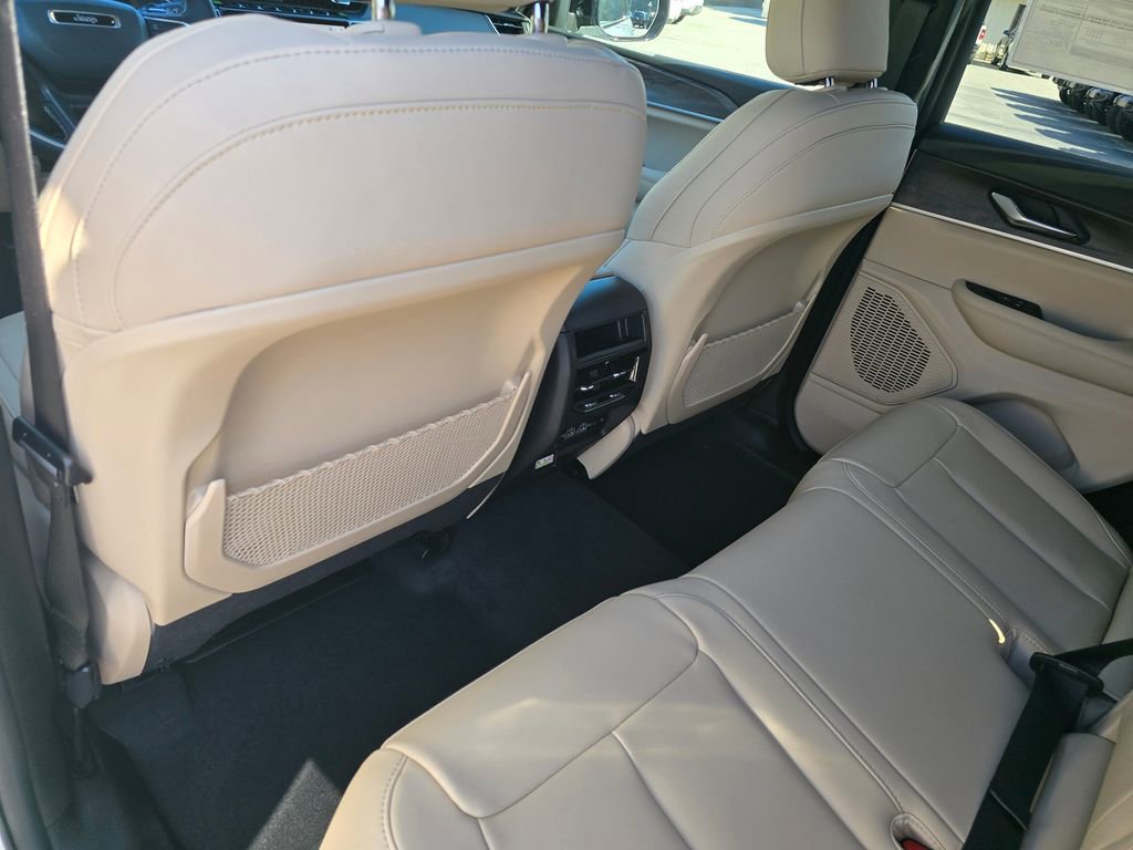 New 2025 Jeep Grand Cherokee Limited image 26