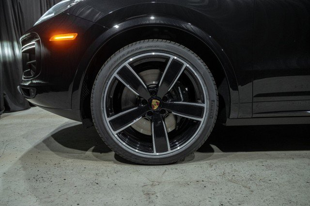 Used 2022 Porsche Cayenne Turbo image 6