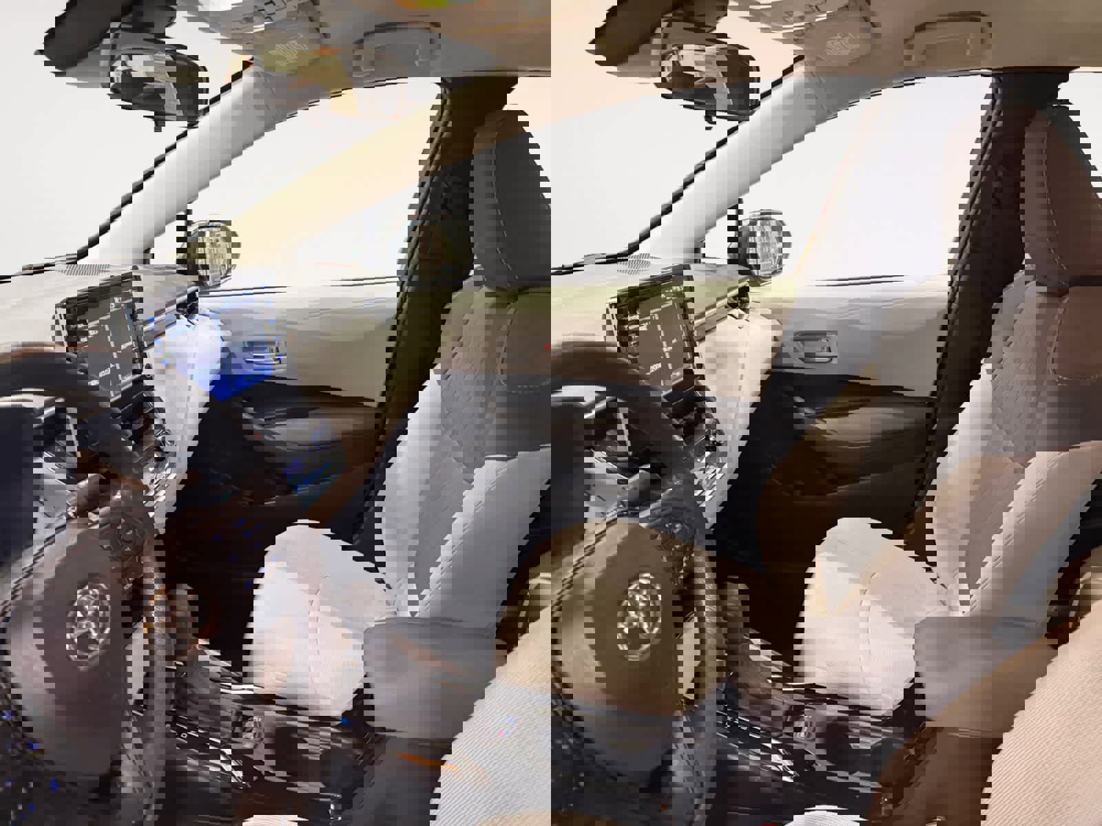 Used 2020 Toyota Corolla LE image 10