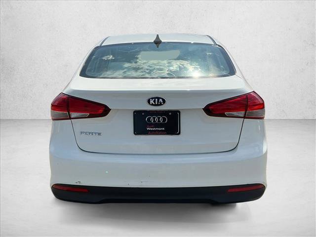Used 2017 Kia Forte LX image 2