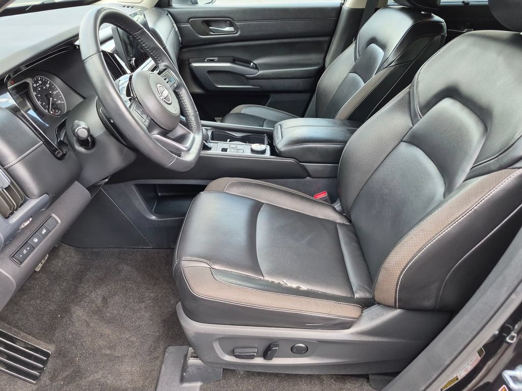 Used 2024 Nissan Pathfinder SL w/ SL Premium Package AWD/4WD image 11