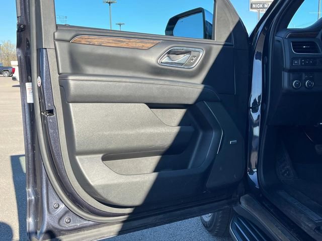 Used 2023 Chevrolet Suburban Premier image 32