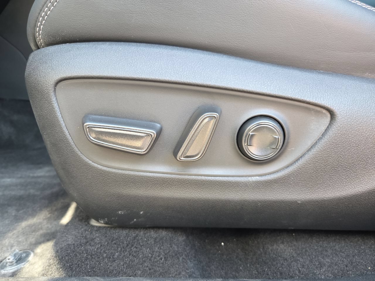 Used 2022 Toyota RAV4 XLE Premium FWD image 15