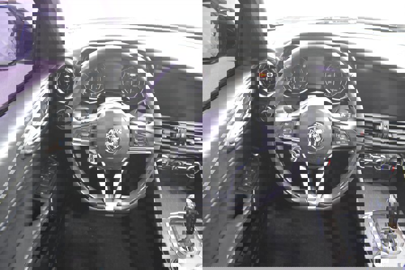 Used 2019 Alfa Romeo Giulia Ti image 10