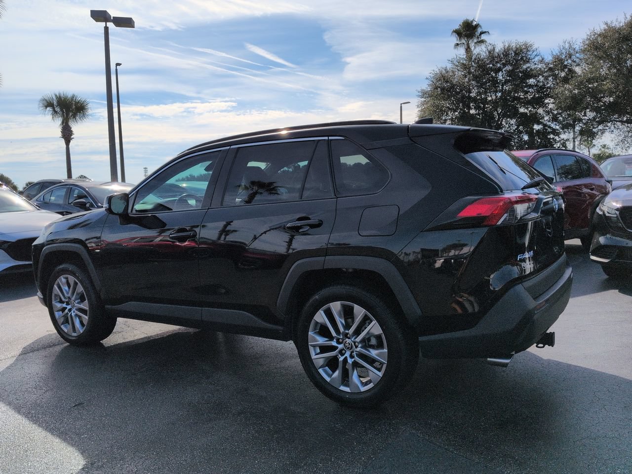 Used 2021 Toyota RAV4 XLE Premium FWD image 6