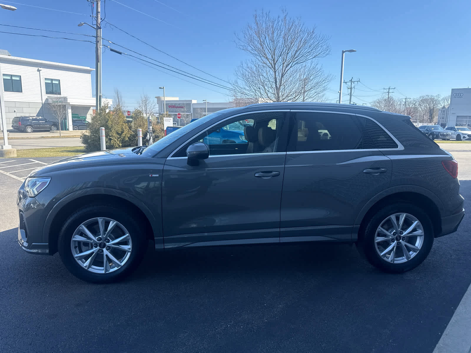 Used 2025 Audi Q3 2.0T Premium w/ Convenience Package image 5