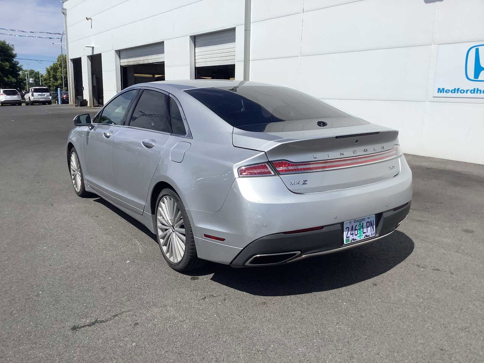 Used 2017 Lincoln MKZ Reserve FWD image 3