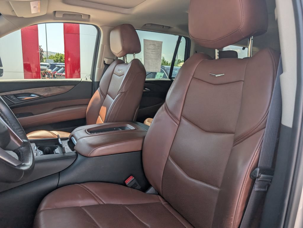 Used 2015 Cadillac Escalade Luxury AWD/4WD image 7