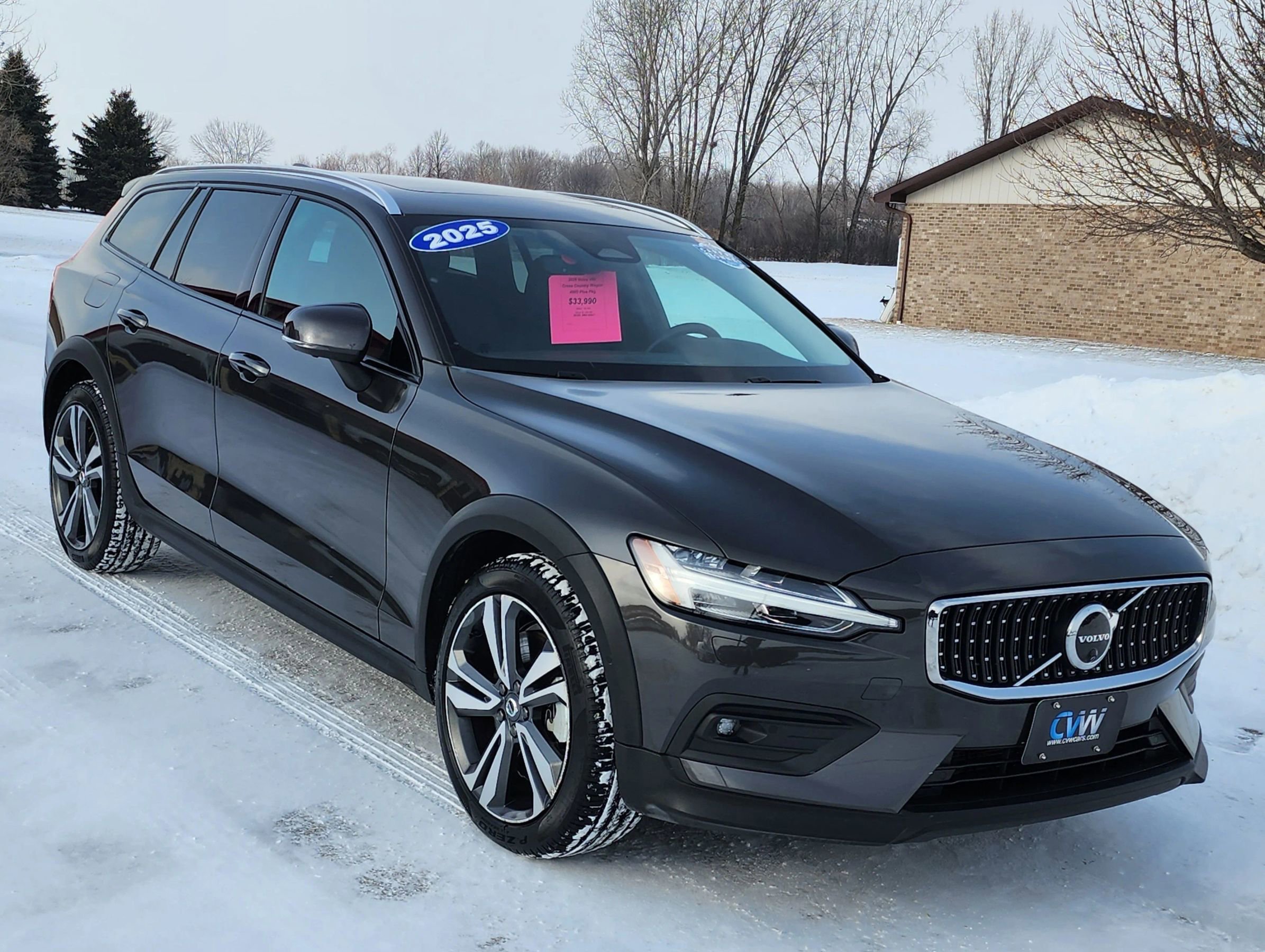 Used 2025 Volvo V60 B5 Cross Country Plus image 6