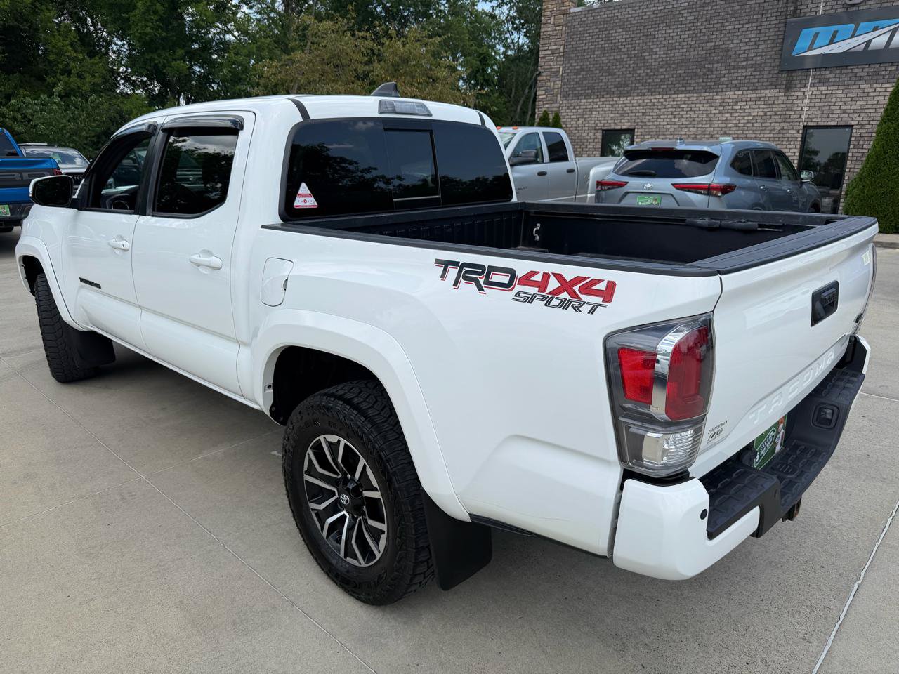 Used 2023 Toyota Tacoma TRD Sport w/ Technology Package AWD/4WD image 7