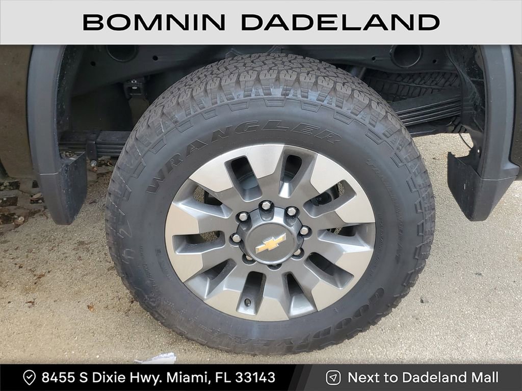 Used 2025 Chevrolet Silverado 2500 Custom w/ Custom Value Package image 5
