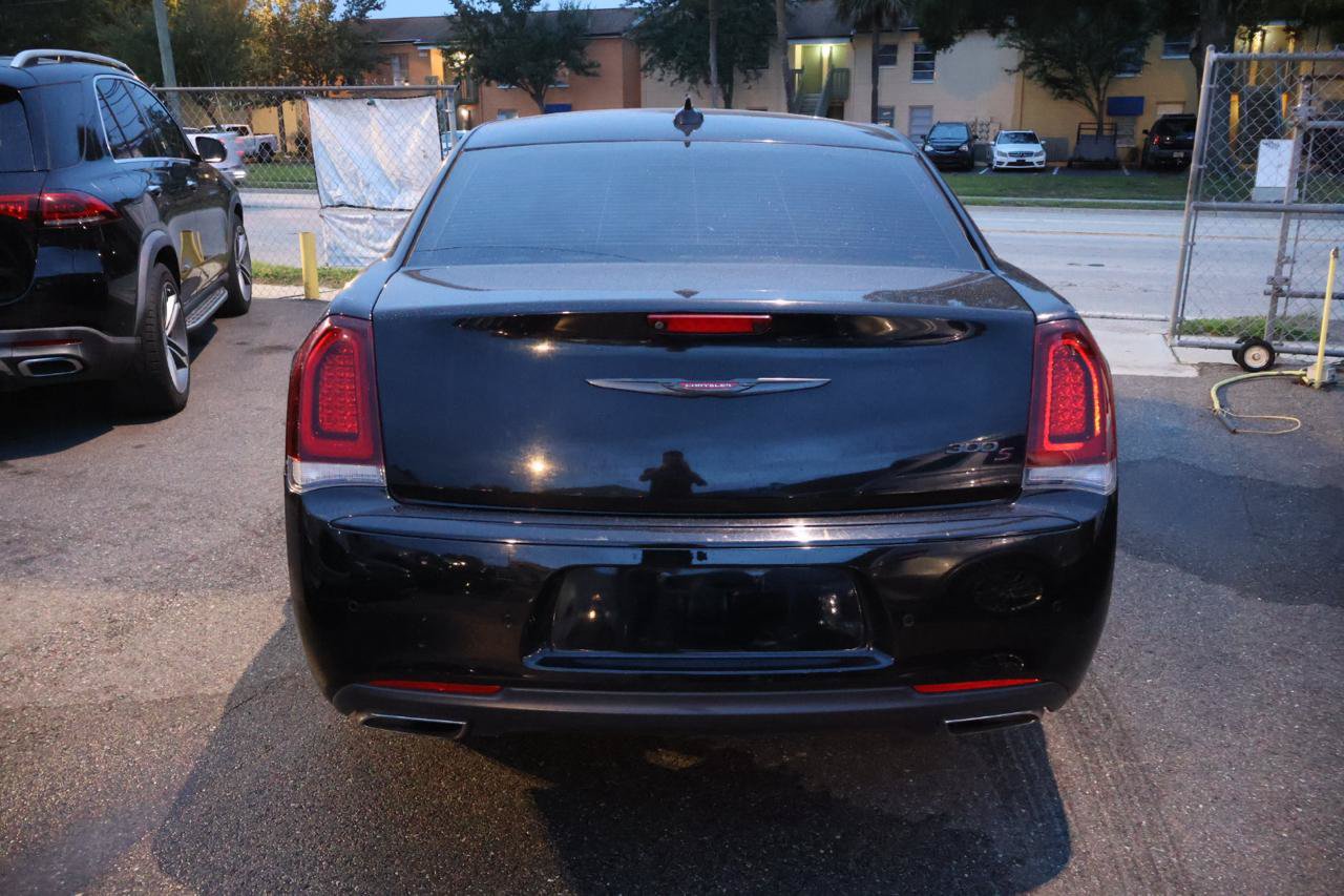 Used 2021 Chrysler 300 S RWD image 5