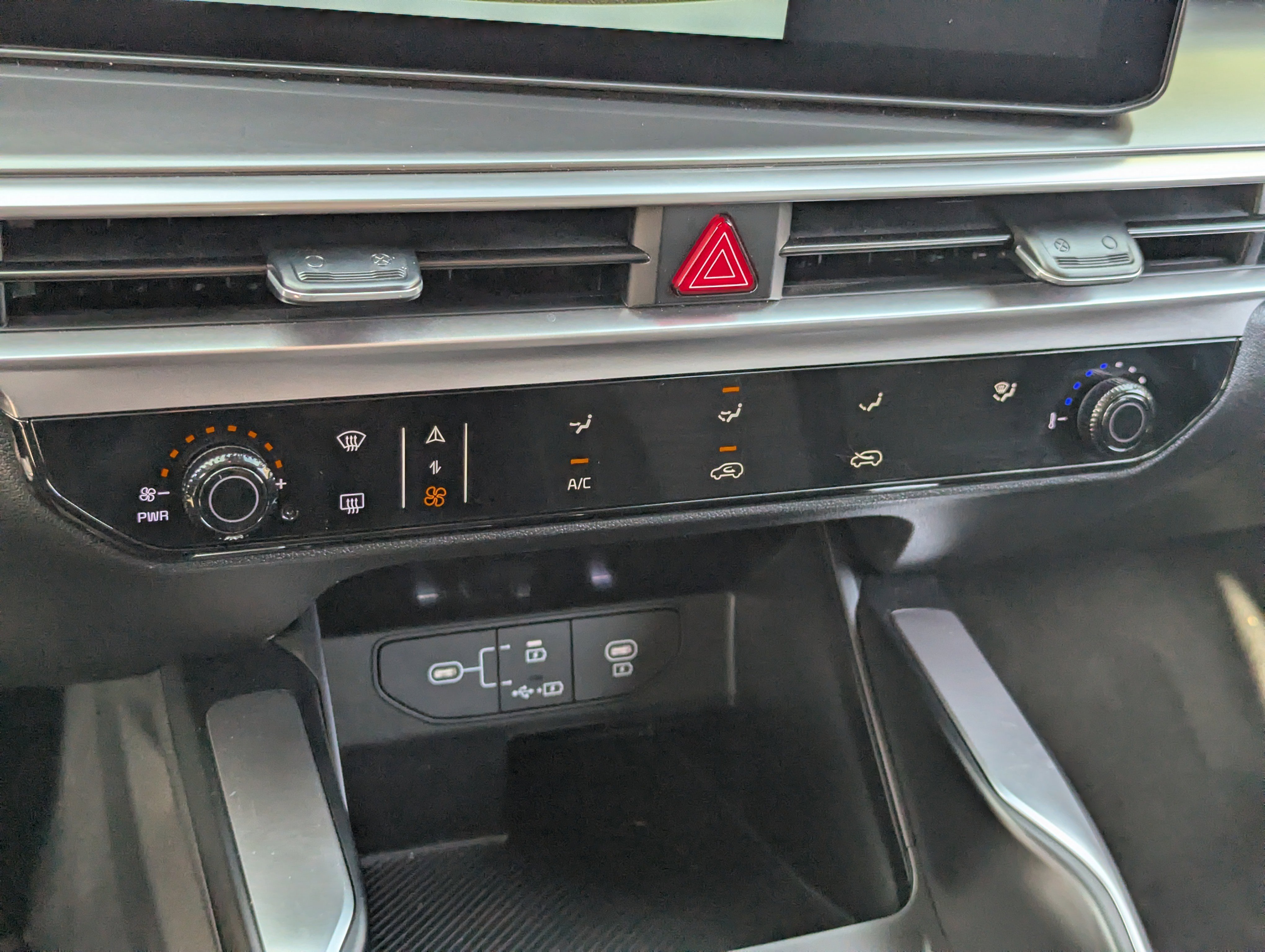 Certified 2025 Kia Sorento LX image 26