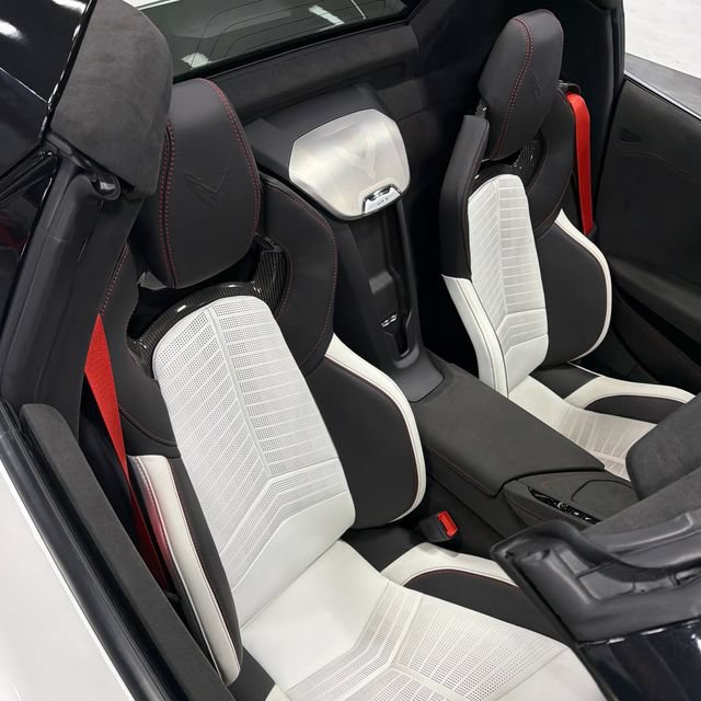 Used 2023 Chevrolet Corvette Z06 w/ Z07 Performance Package RWD image 18