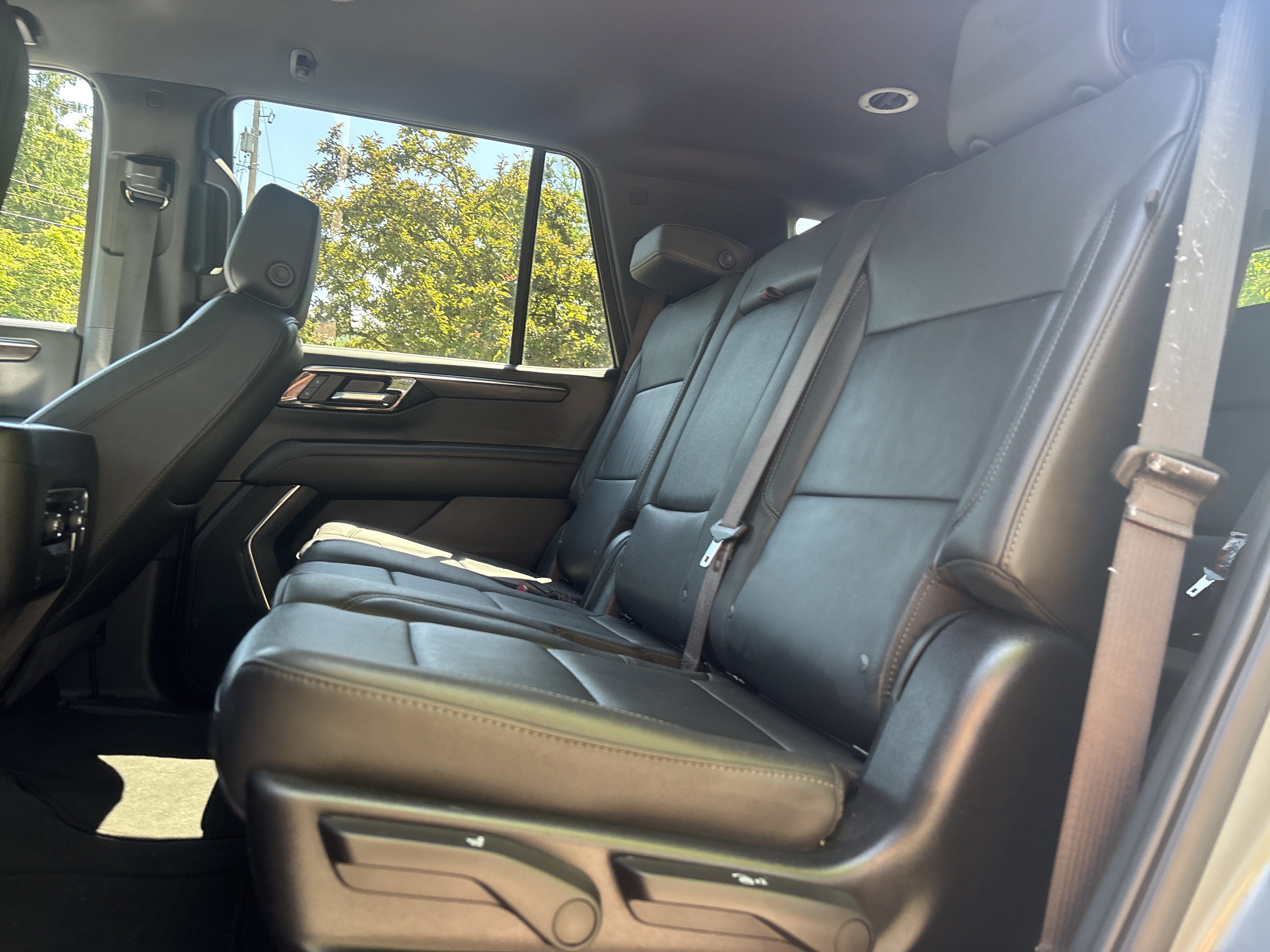 Used 2025 Chevrolet Tahoe Z71 AWD/4WD image 14