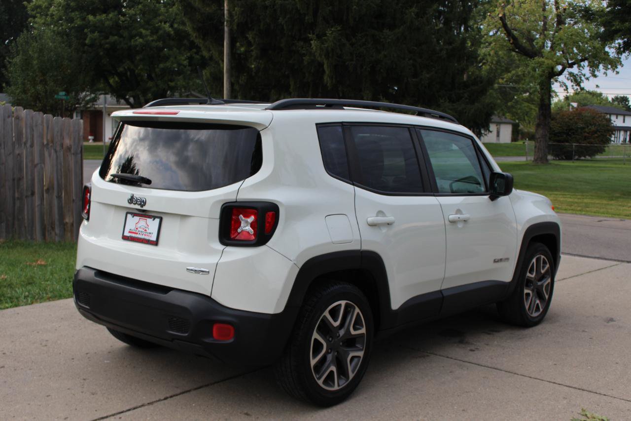 Used 2016 Jeep Renegade Latitude w/ Cold Weather Group FWD image 9