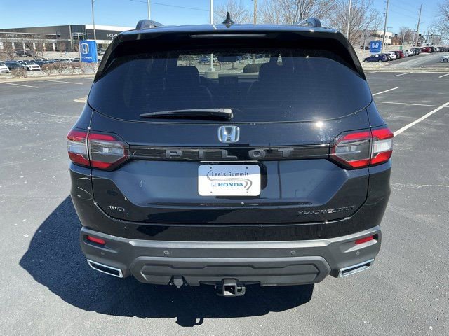Used 2025 Honda Pilot Black Edition image 4