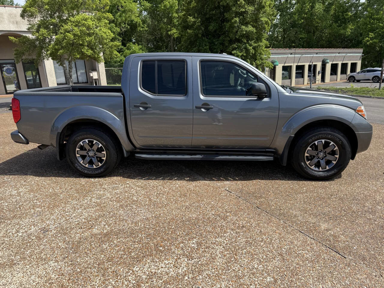 Used 2017 Nissan Frontier Desert Runner RWD image 4