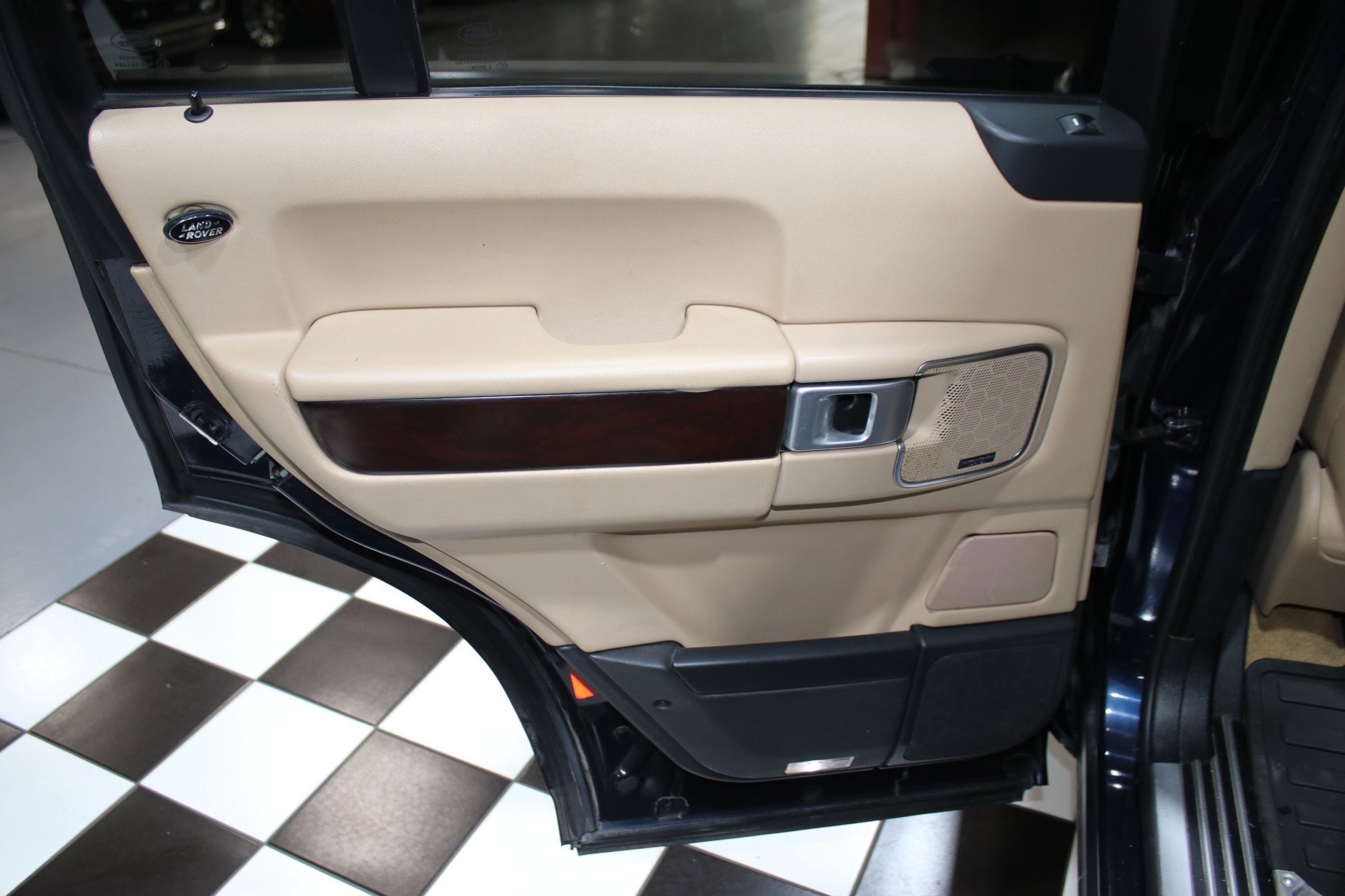 Used 2007 Land Rover Range Rover HSE image 34