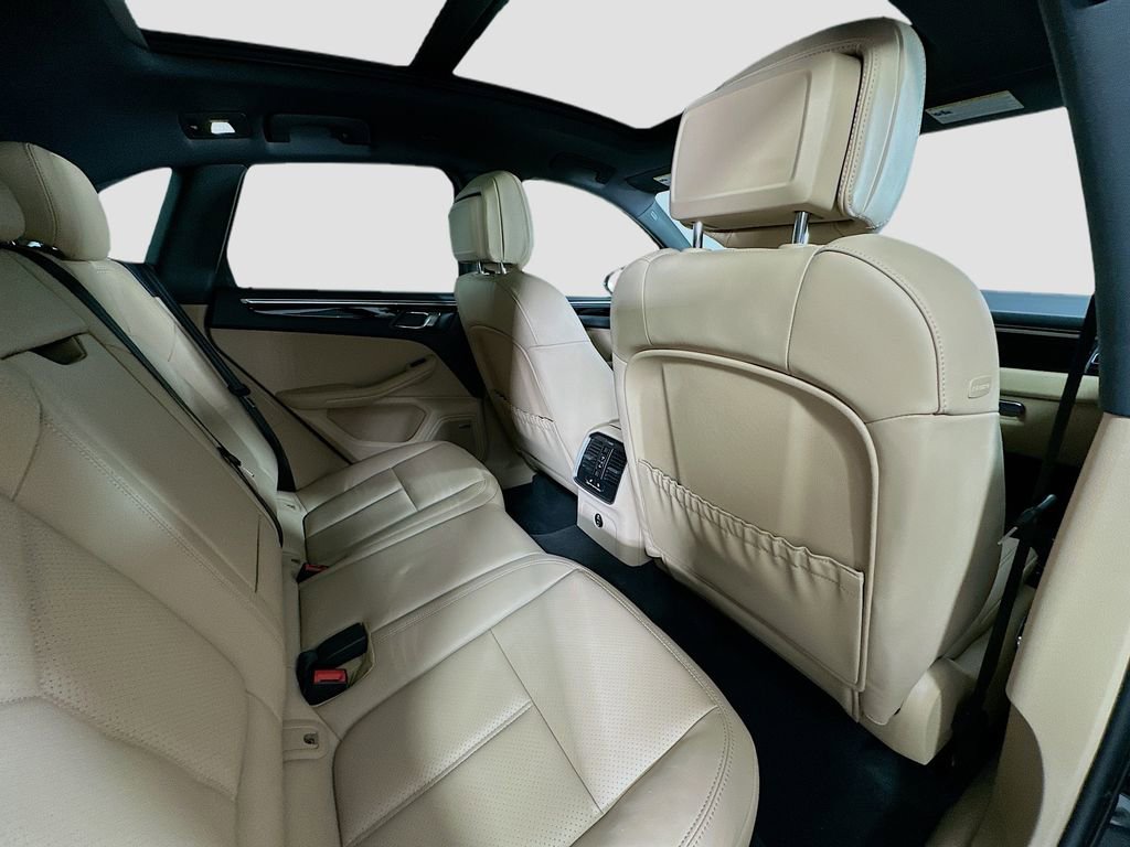 Certified 2025 Porsche Macan image 29