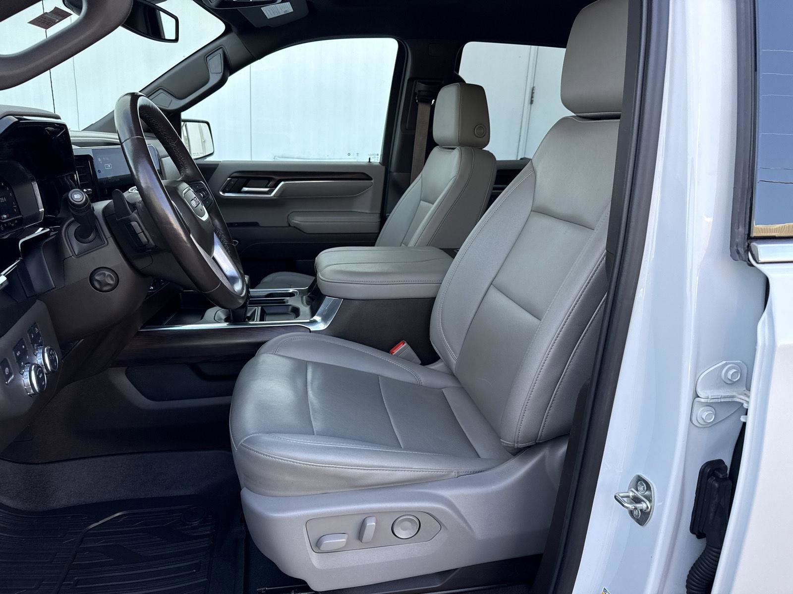 Used 2023 GMC Sierra 1500 SLT w/ SLT Premium Package AWD/4WD image 16