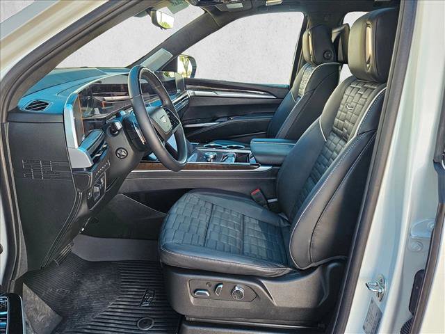 Used 2025 Cadillac Escalade Sport Platinum w/ LPO, Floor Liner Package AWD/4WD image 16