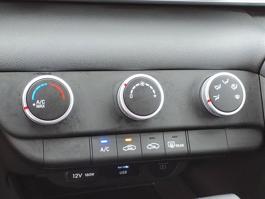 Used 2026 Hyundai Elantra SE FWD image 29