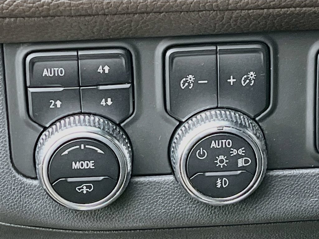 Used 2023 GMC Yukon XL Denali w/ Advanced Technology Package AWD/4WD image 10