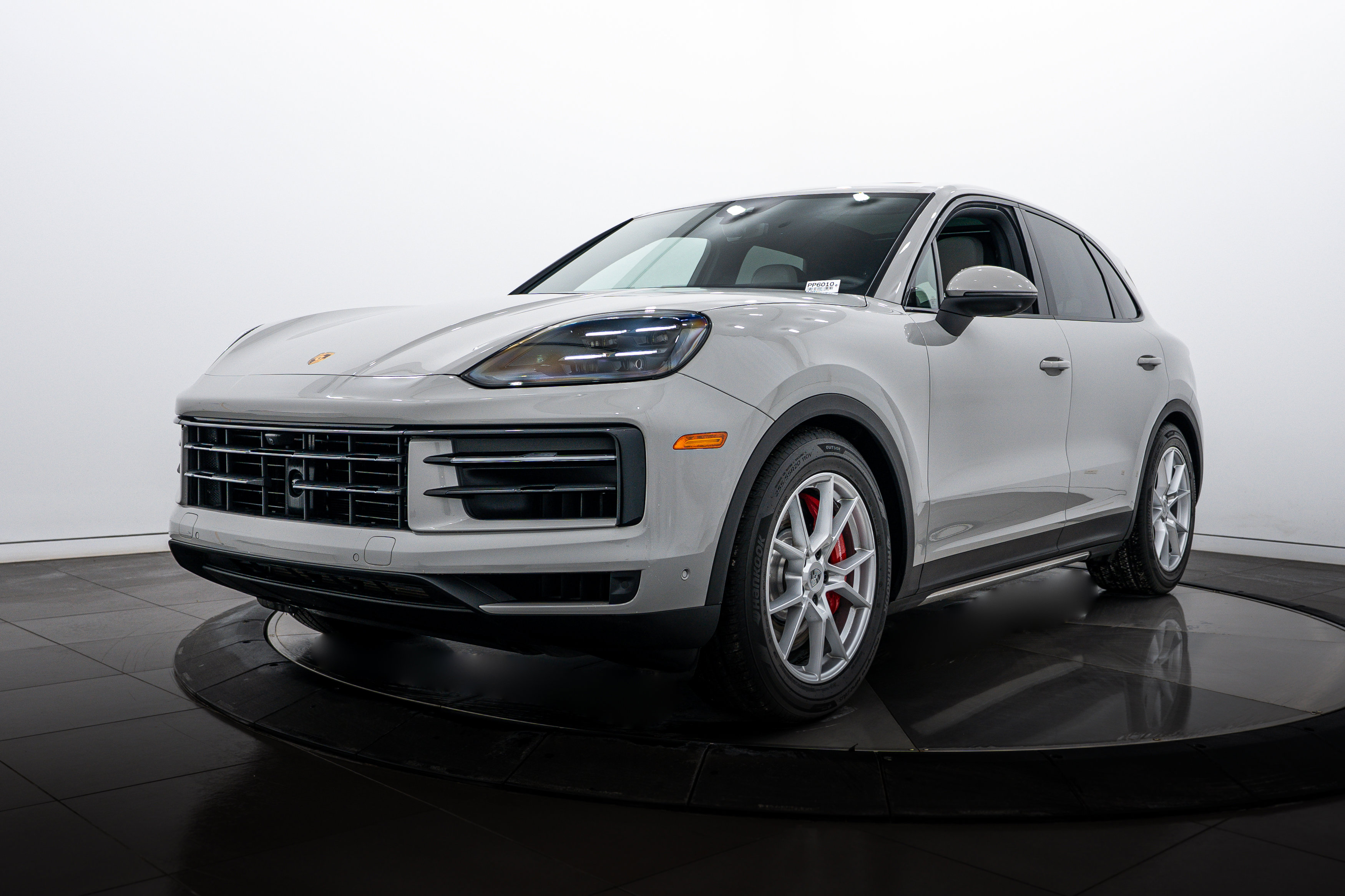 Certified 2025 Porsche Cayenne S AWD/4WD image 1