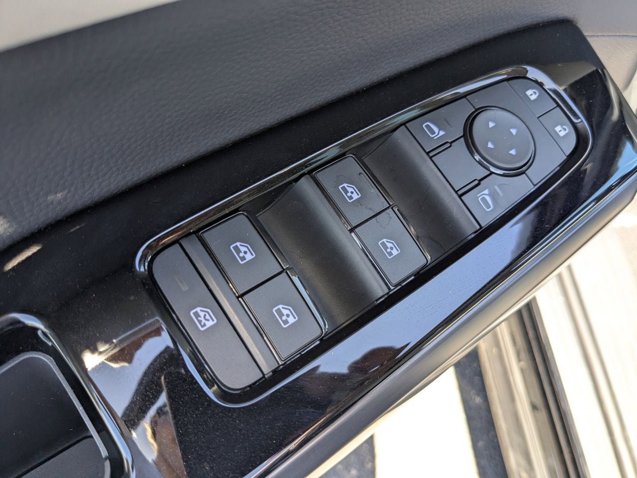 New 2026 Nissan Pathfinder SL FWD image 15