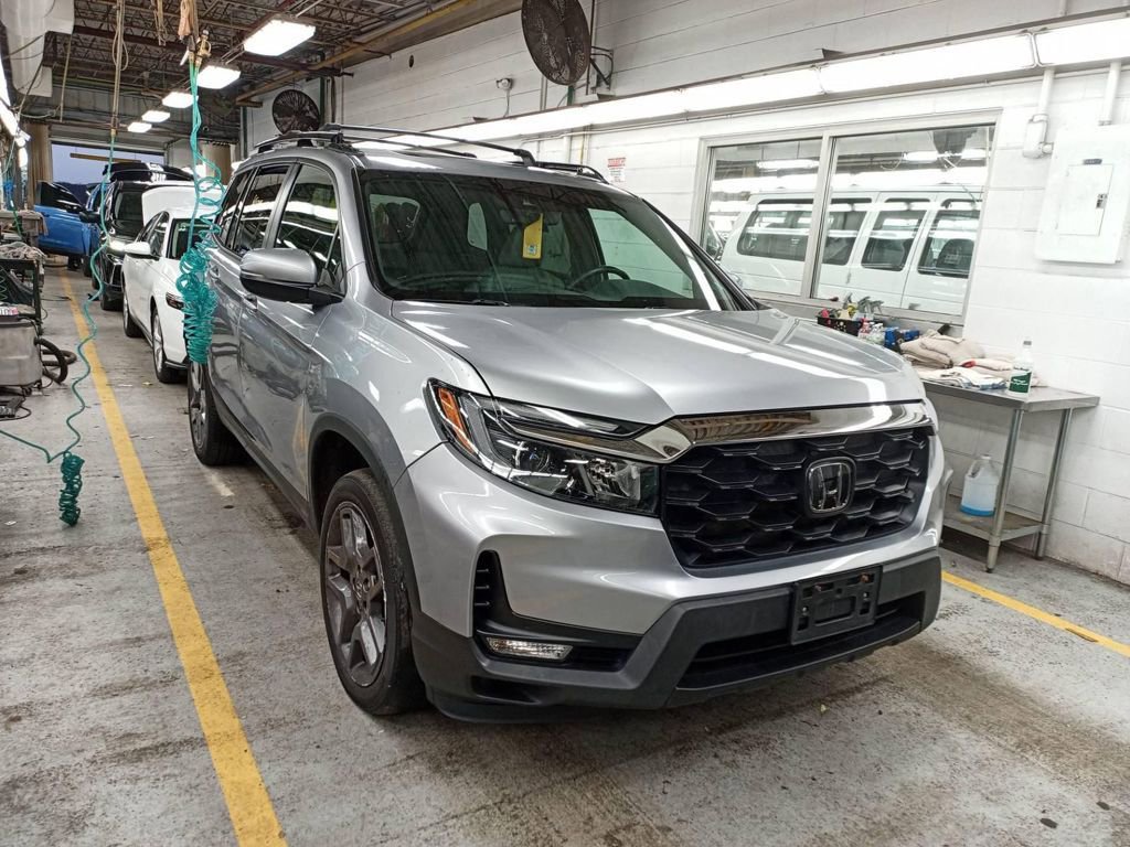 Used 2023 Honda Passport EX-L image 3