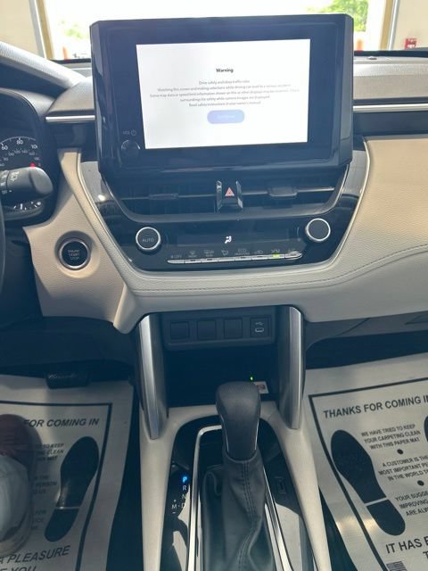 Used 2023 Toyota Corolla Cross LE w/ Moonroof Package AWD/4WD image 11