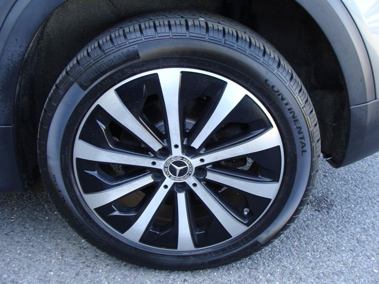 Used 2020 Mercedes-Benz GLB 250 4MATIC w/ Premium Package image 39