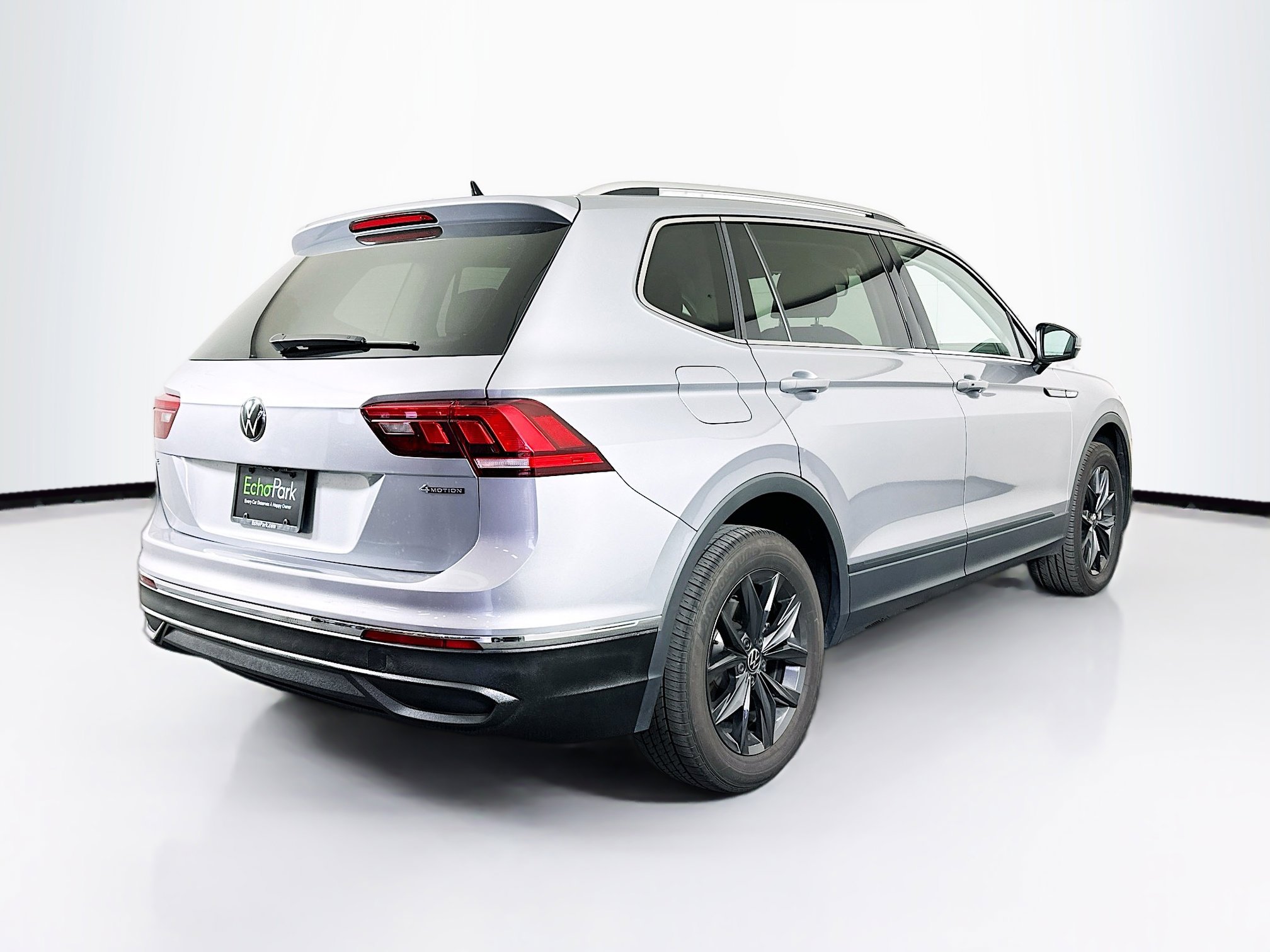 Used 2024 Volkswagen Tiguan SE image 9