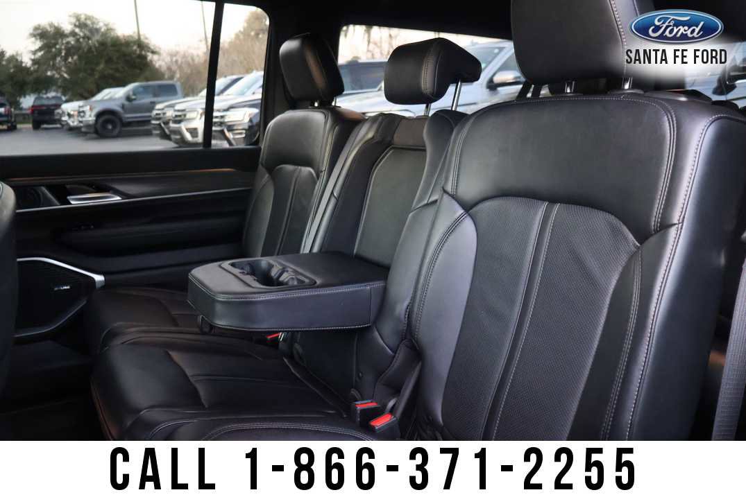 Used 2024 Jeep Wagoneer L Series II w/ Flexible Seating Group AWD/4WD image 14