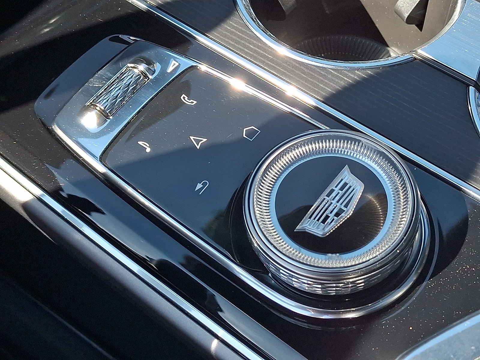 Certified 2024 Cadillac Lyriq Luxury AWD/4WD image 31