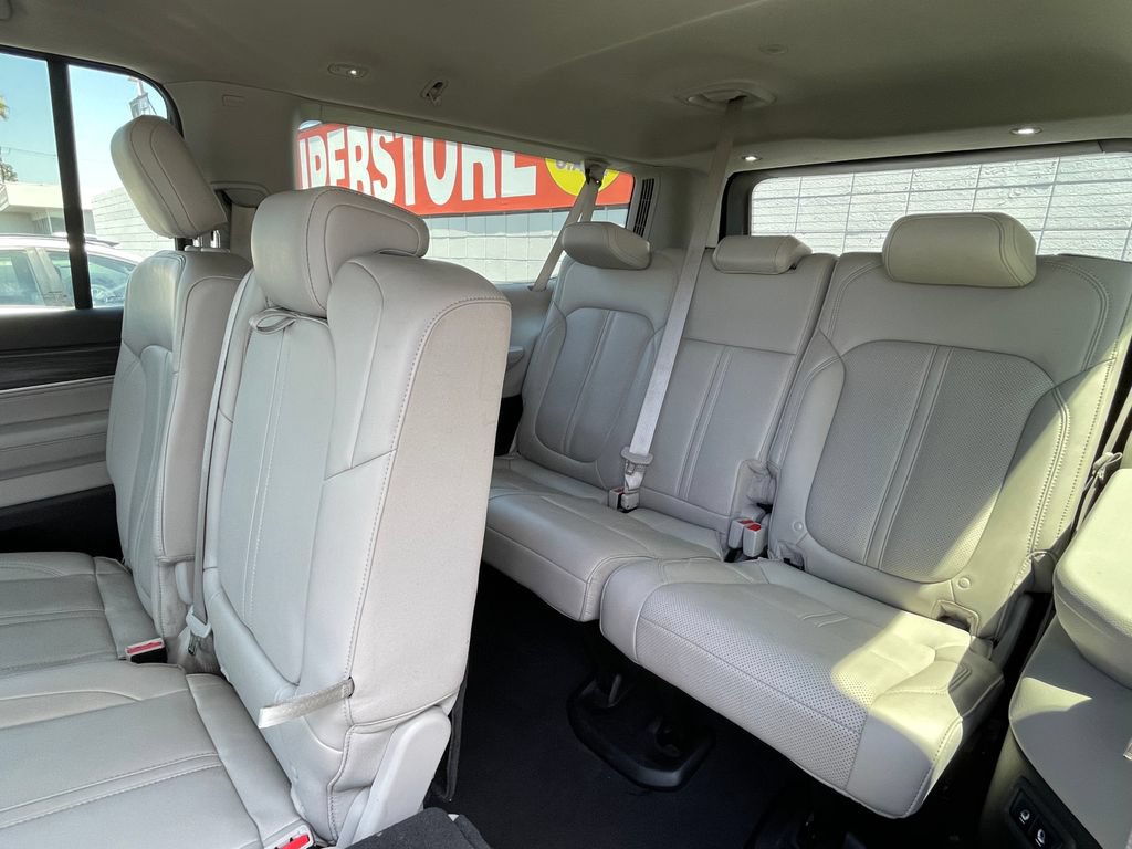 Used 2024 Jeep Wagoneer L Series III w/ Flexible Seating Group AWD/4WD image 15