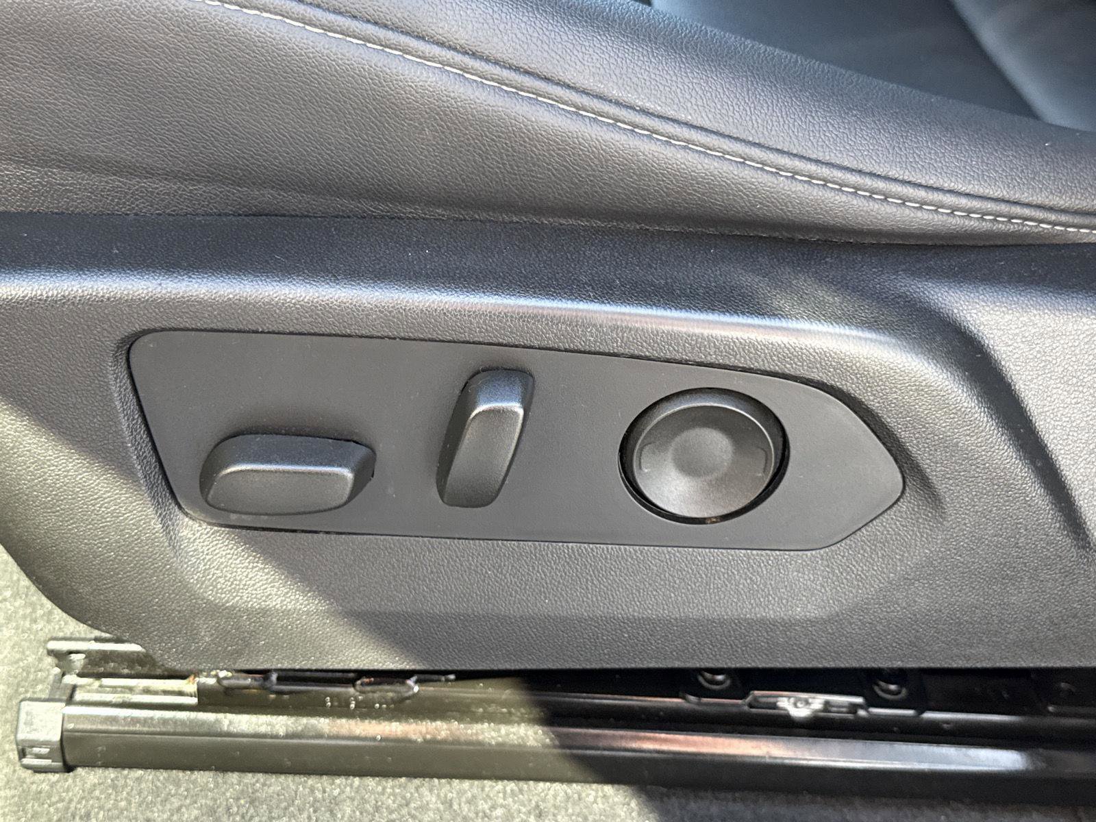 Used 2023 GMC Canyon Elevation w/ Elevation Premium Package image 14