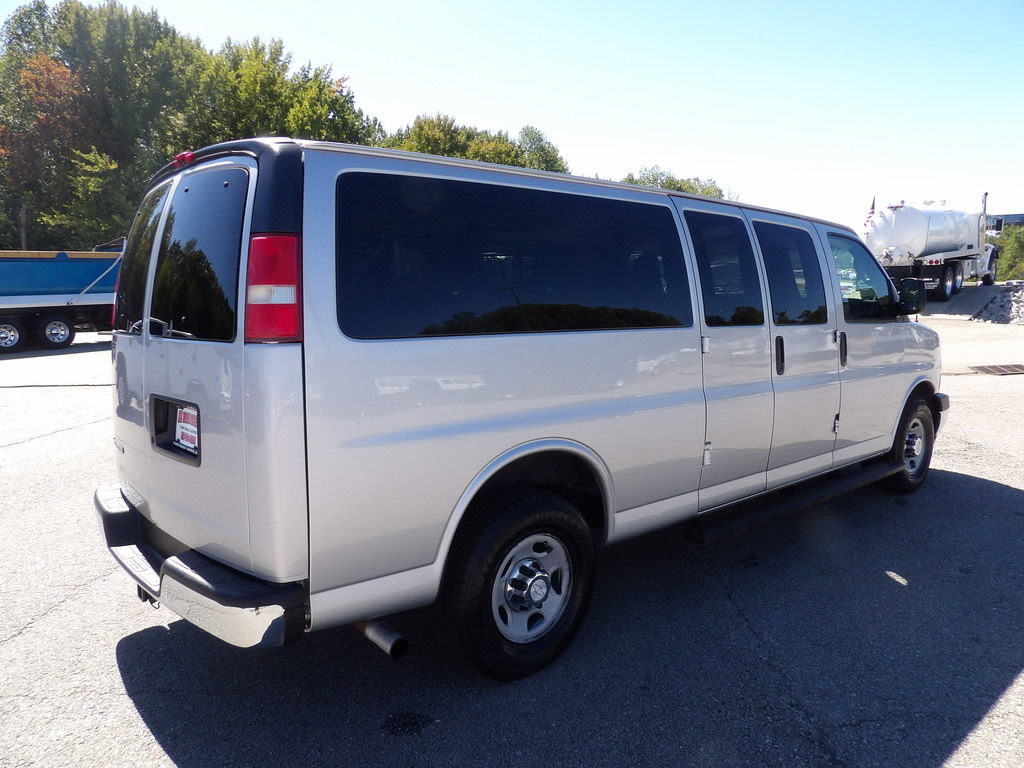 Used 2017 Chevrolet Express 3500 LT w/ LT Preferred Equipment Group RWD image 7