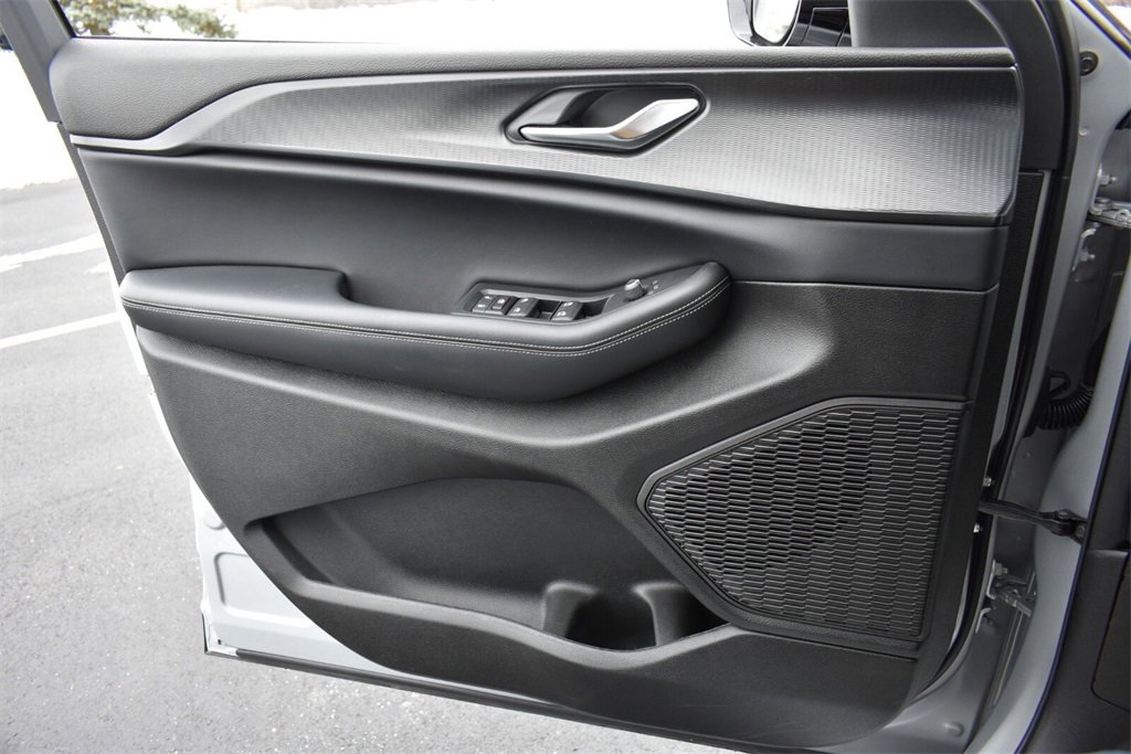 Used 2024 Jeep Grand Cherokee Altitude image 28