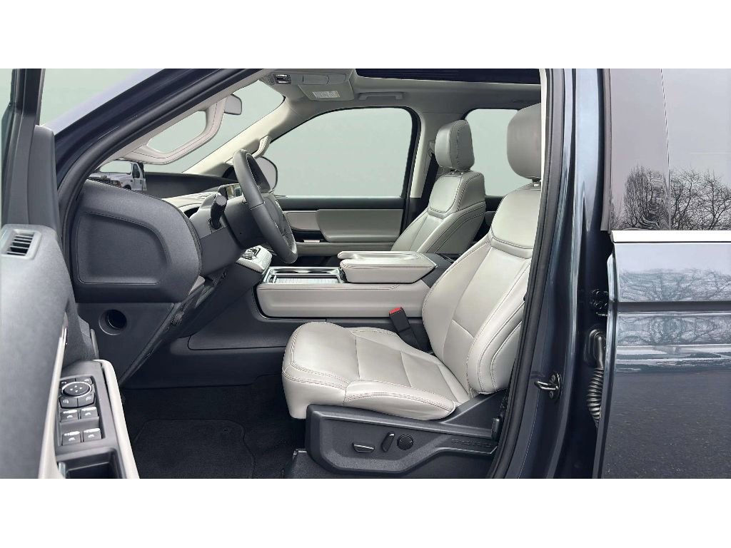 Used 2025 Ford Expedition Max Active image 12