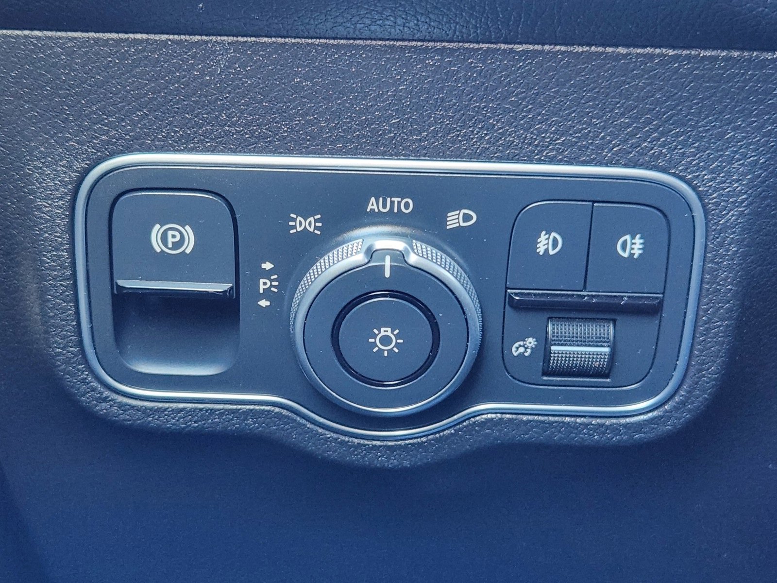 Used 2023 Mercedes-Benz GLB 250 image 31