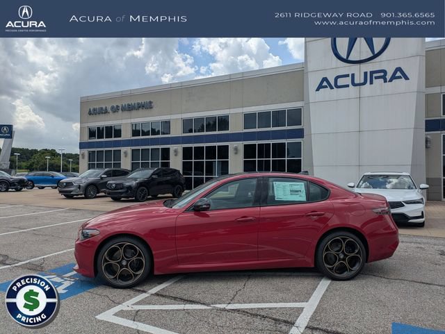 Used 2025 Alfa Romeo Giulia AWD w/ Driving Assist Package image 3