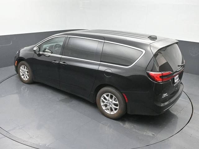 Used 2025 Chrysler Pacifica Select FWD image 33