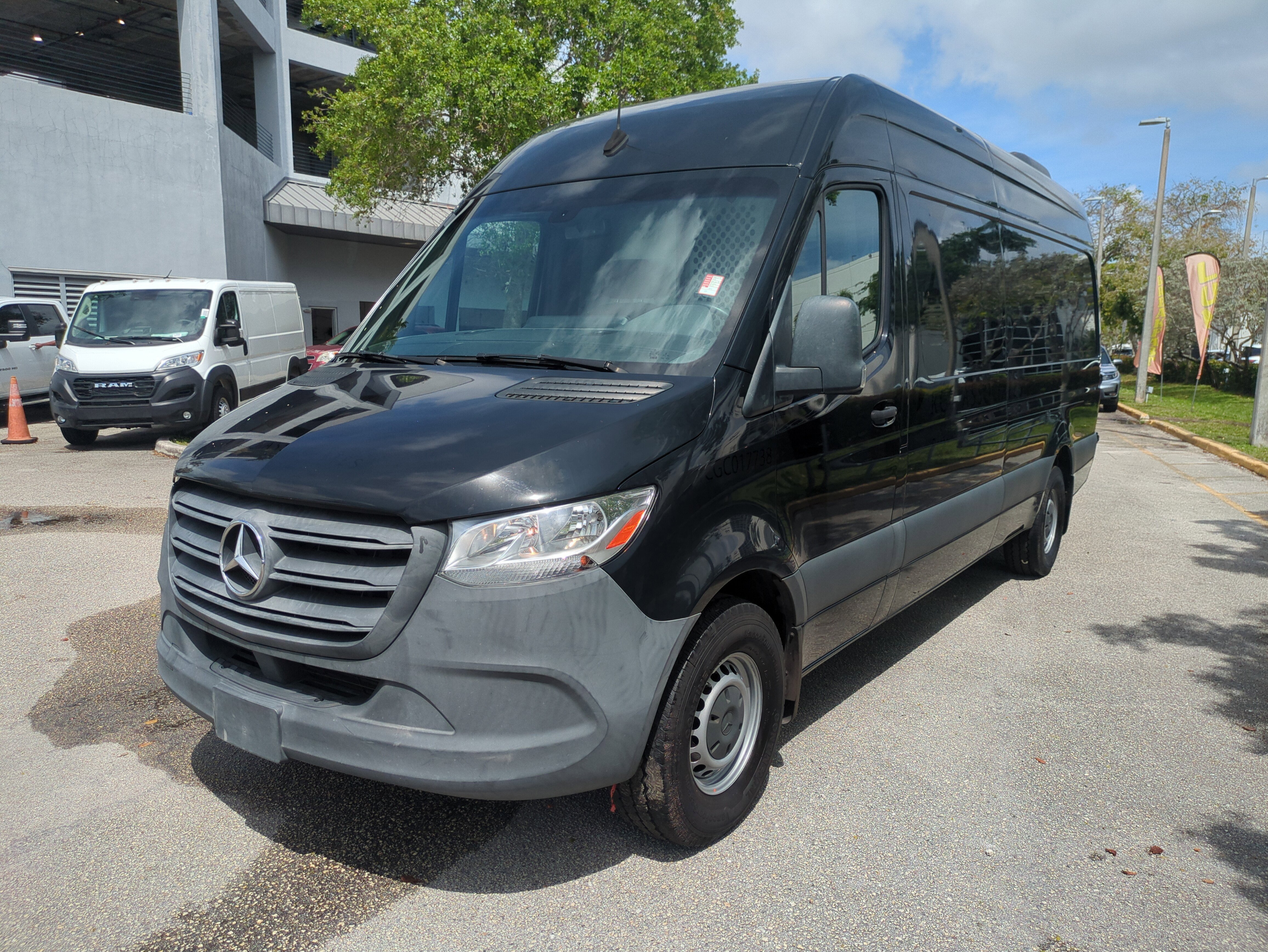 Used 2022 Mercedes-Benz Sprinter 2500 image 9