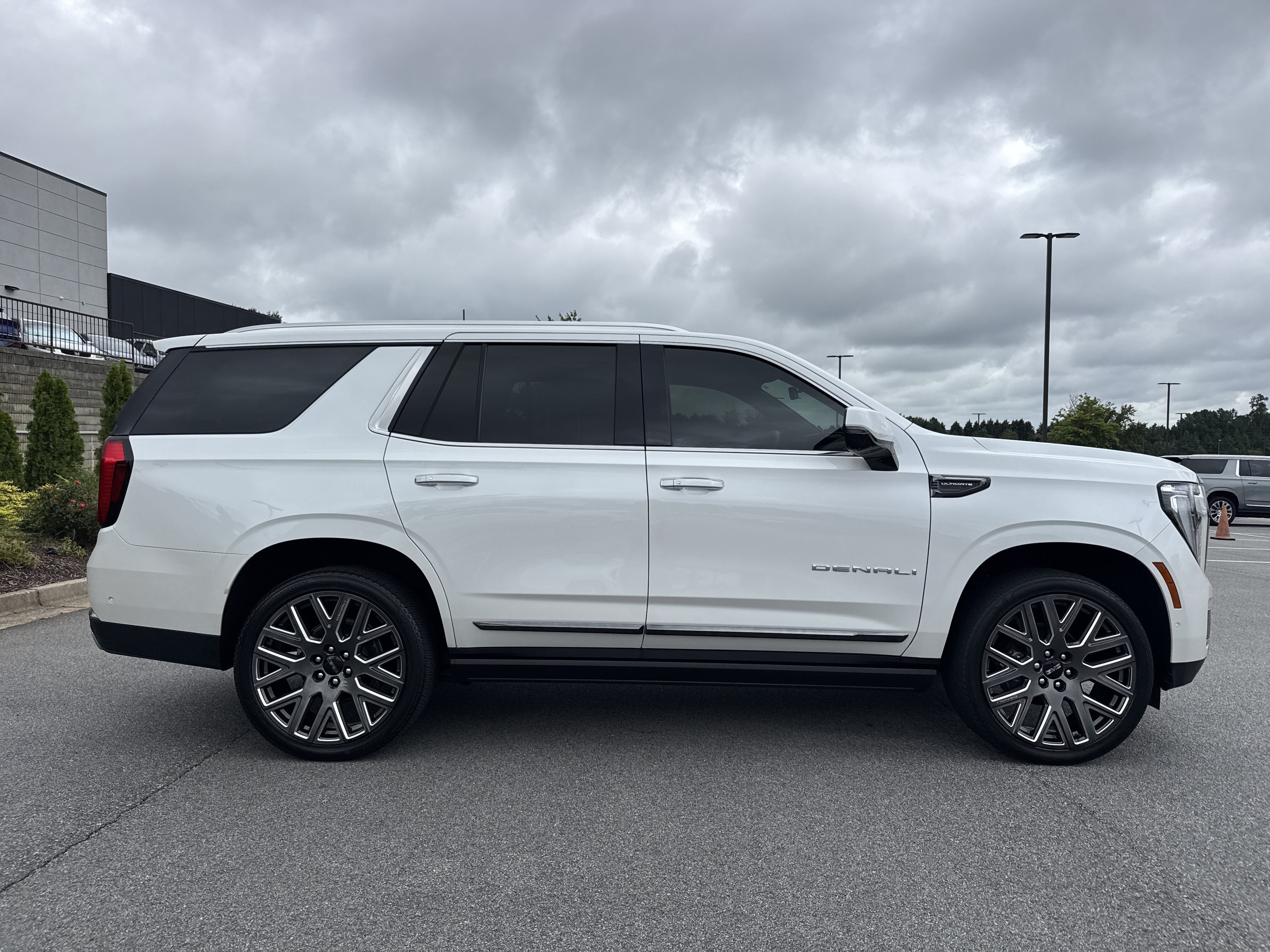 Used 2025 GMC Yukon Denali Ultimate AWD/4WD image 11