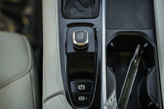 Certified 2022 Volvo XC90 T6 Momentum w/ Climate Package image 24