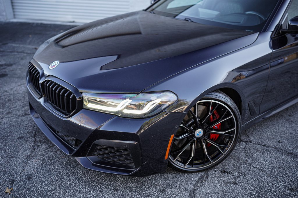 Used 2023 BMW M550i xDrive w/ Dynamic Handling Package image 2