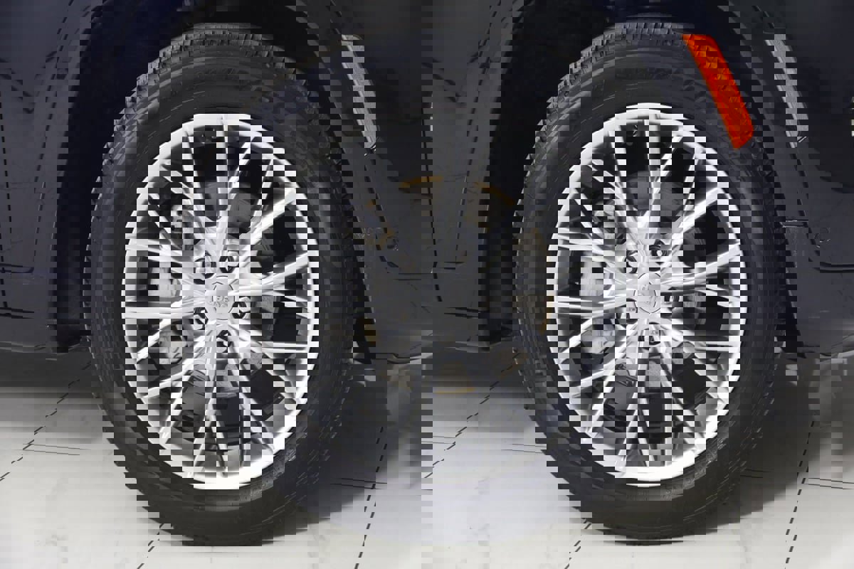 Used 2023 Jeep Grand Cherokee Summit w/ Luxury Tech Group V image 18